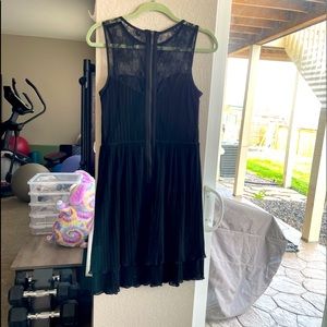 Jessica Simpson Black midi sleeveless Dress. Size 8